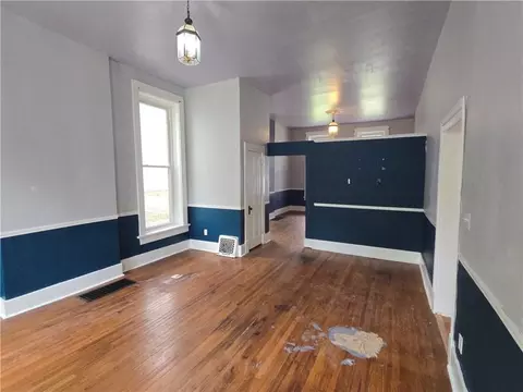Living - 617 Parallel St, Atchison, KS 66002 photo 11 of 16