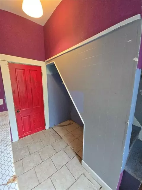 Entry Way - 617 Parallel St, Atchison, KS 66002 photo 12 of 14