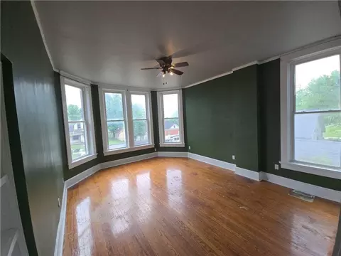Living - 617 Parallel St, Atchison, KS 66002 photo 12 of 16