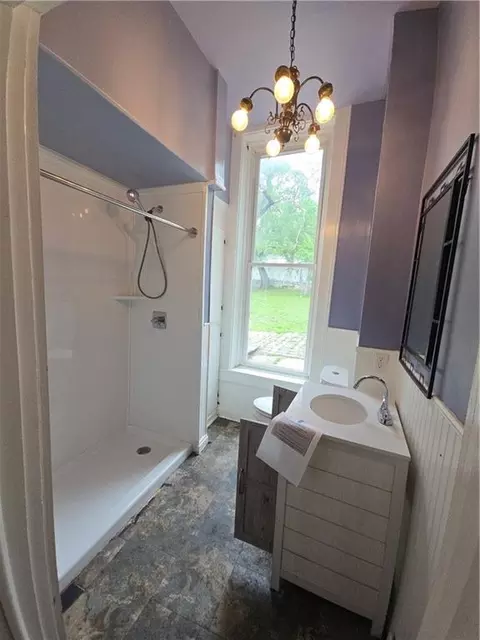 Bath - 617 Parallel St, Atchison, KS 66002 photo 1 of 6