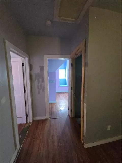 Entry Way - 617 Parallel St, Atchison, KS 66002 photo 13 of 14