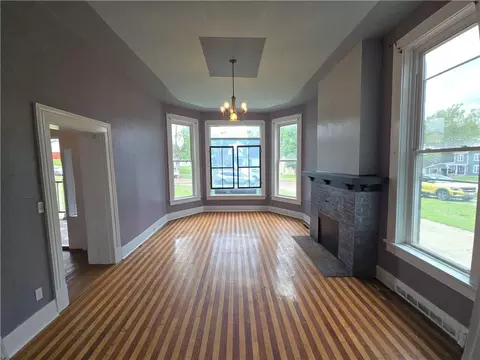 Living - 617 Parallel St, Atchison, KS 66002 photo 3 of 16