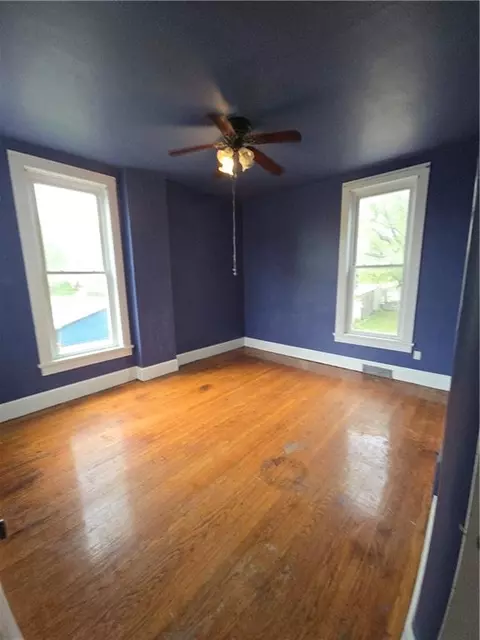 Bedroom - 617 Parallel St, Atchison, KS 66002 photo 3 of 15