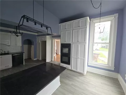 Entry Way - 617 Parallel St, Atchison, KS 66002 photo 3 of 14