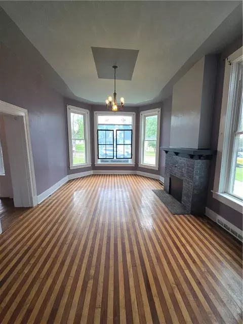 Living - 617 Parallel St, Atchison, KS 66002 photo 2 of 16
