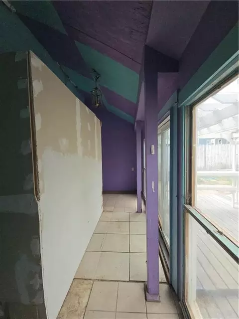 Entry Way - 617 Parallel St, Atchison, KS 66002 photo 9 of 14