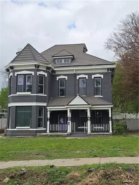 Exterior - 617 Parallel St, Atchison, KS 66002 photo 6 of 6