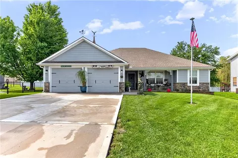 205 Ceremonial Dr, Buckner, MO 64016