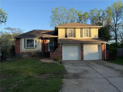 2904 NW Bedford Ct, Blue Springs, MO 64015