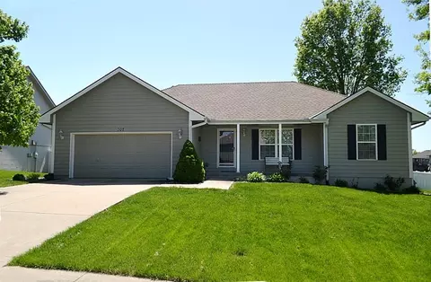 307 E 22nd St, Kearney, MO 64060