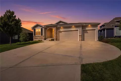 17404 Richards St, Overland Park, KS 66221