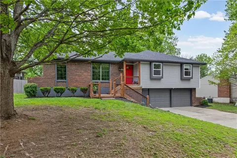 3609 NE Chapel Dr, Lees Summit, MO 64064
