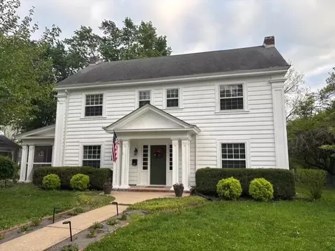 1527 South St, Lexington, MO 64067