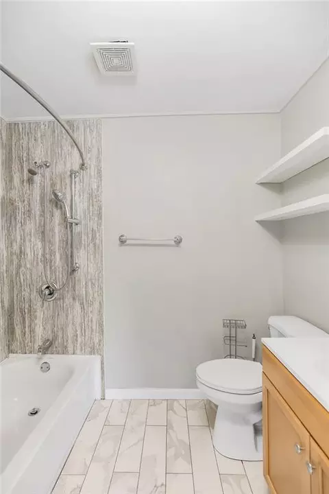 Bath - 10008 E 68th Ter, Raytown, MO 64133 photo 1 of 2