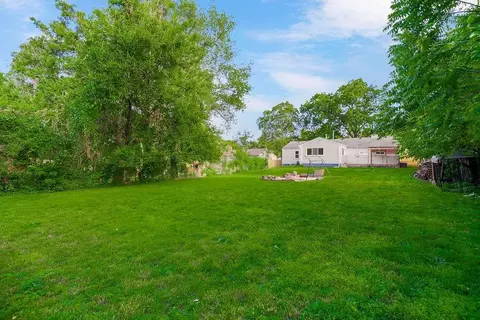Exterior - 10008 E 68th Ter, Raytown, MO 64133 photo 5 of 7