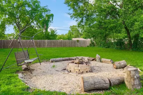 Exterior - 10008 E 68th Ter, Raytown, MO 64133 photo 2 of 7