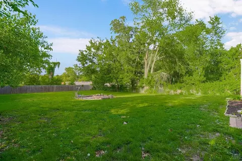 Exterior - 10008 E 68th Ter, Raytown, MO 64133 photo 6 of 7
