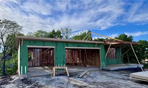 8638 Eagle Creek Dr, De Soto, KS 66018