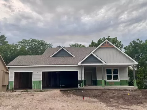 8638 Eagle Creek Dr, De Soto, KS 66018