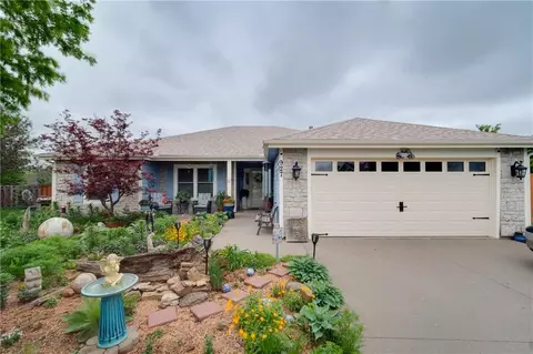 927 Jasara Cir, Baldwin City, KS 66006