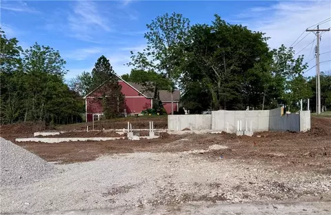 8675 Eagle Creek Dr, De Soto, KS 66018
