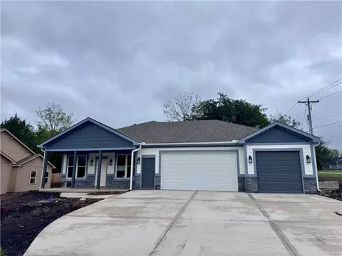 8675 Eagle Creek Dr, De Soto, KS 66018