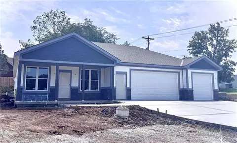 8675 Eagle Creek Dr, De Soto, KS 66018