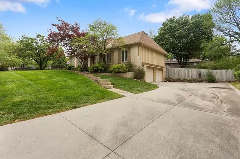 3901 S Sherman Dr, Independence, MO 64055