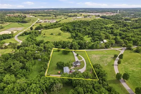 964 N 5 Hwy, Lansing, KS 66043
