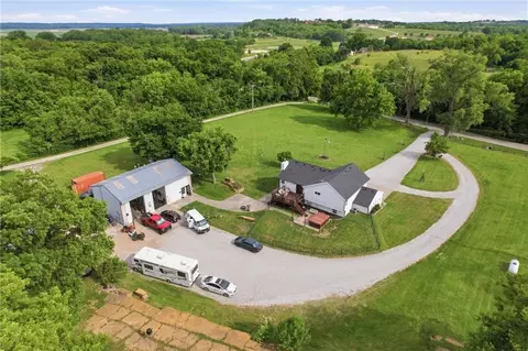 964 N Hwy 5, Lansing, KS 66043