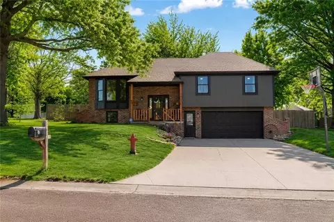 701 Benjamin Ave, Gower, MO 64454
