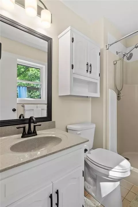 Bath - 701 Benjamin Ave, Gower, MO 64454 photo 4 of 4