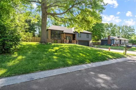 Exterior - 701 Benjamin Ave, Gower, MO 64454 photo 17 of 20