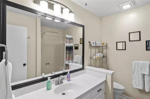 Bath - 701 Benjamin Ave, Gower, MO 64454 photo 1 of 4