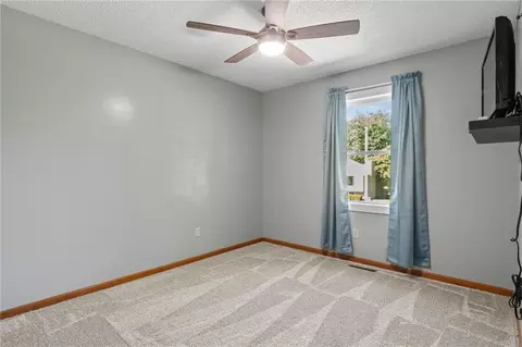 Bedroom - 701 Benjamin Ave, Gower, MO 64454 photo 4 of 6