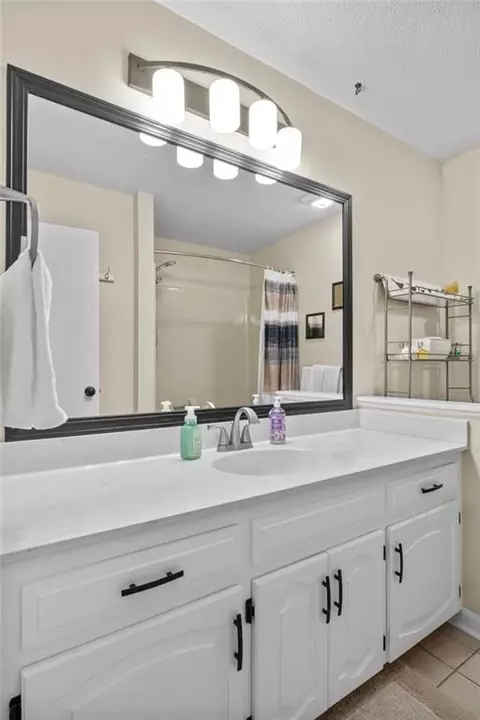 Bath - 701 Benjamin Ave, Gower, MO 64454 photo 2 of 4