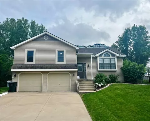 913 Park Ave, Leavenworth, KS 66048