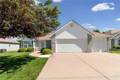 1016 Carlisle Dr, Raymore, MO 64083