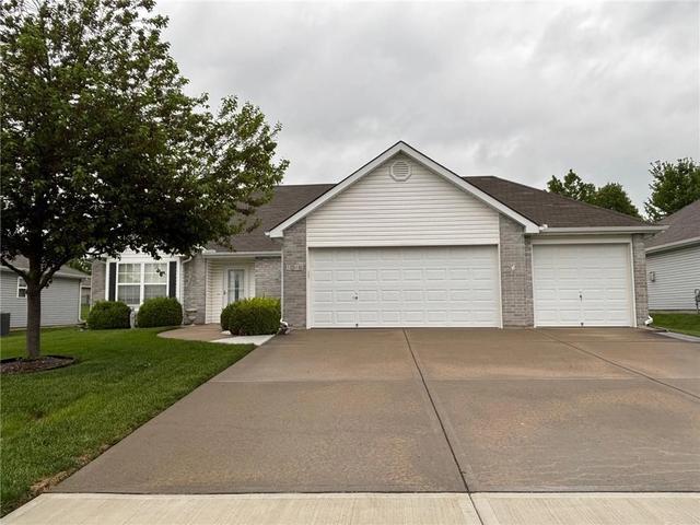 1016 Carlisle Dr, Raymore, MO 64083