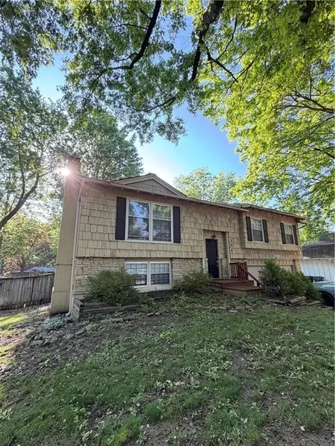 308 S Cardinal Dr, Olathe, KS 66062