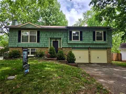 308 S Cardinal Dr, Olathe, KS 66062