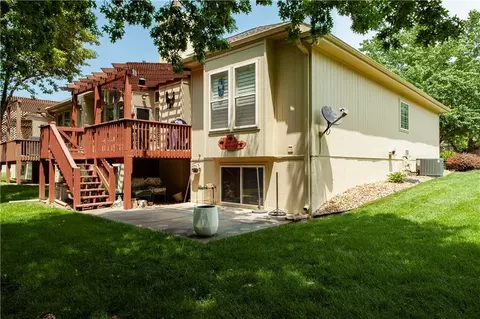 Exterior - 4446 S Davidson Dr, Independence, MO 64055 photo 5 of 11
