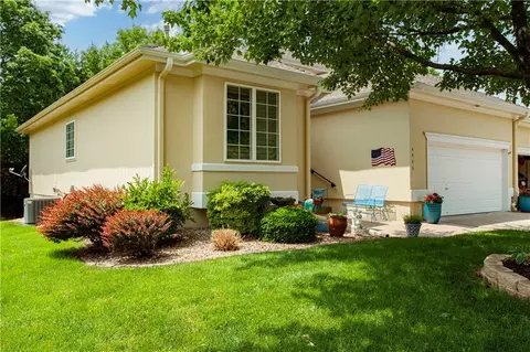 Exterior - 4446 S Davidson Dr, Independence, MO 64055 photo 3 of 11