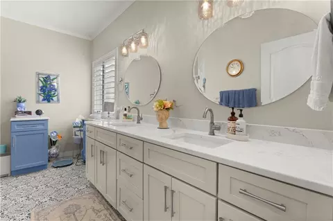 Bath - 4446 S Davidson Dr, Independence, MO 64055 photo 1 of 6