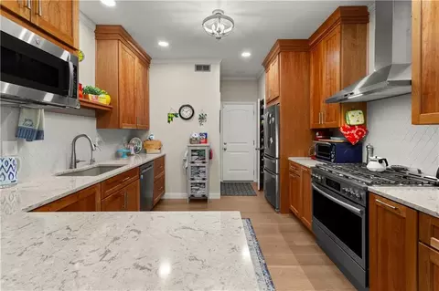 Kitchen - 4446 S Davidson Dr, Independence, MO 64055 photo 2 of 6