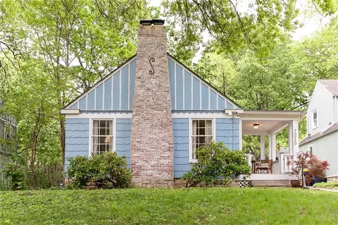 7215 Walnut St, Kansas City, MO 64114