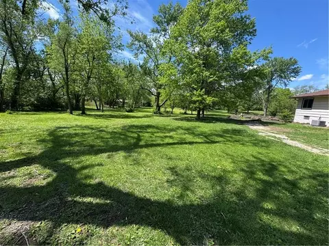 13816 Nsorby St, Grandview, MO 64030