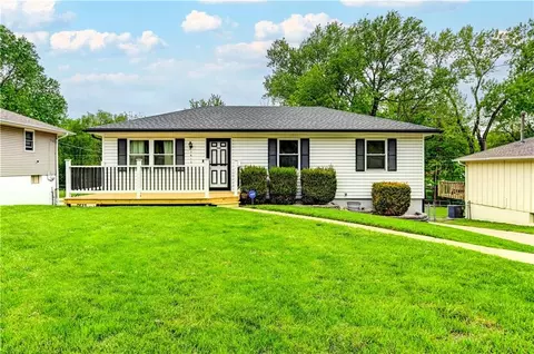 1612 N Ponca Dr, Independence, MO 64058