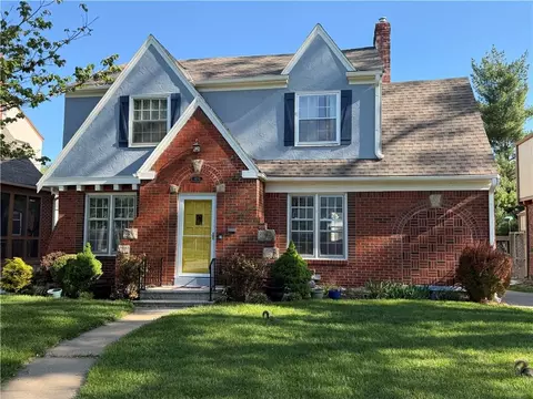 636 E 74th St, Kansas City, MO 64131