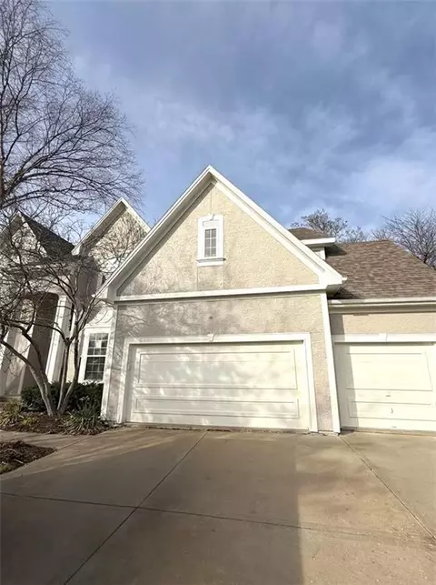 2634 SW Wintervalley Dr, Lees Summit, MO 64081